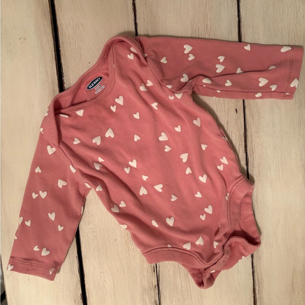 3 for $8 - Old Navy Pink Baby Onesie with White Hearts